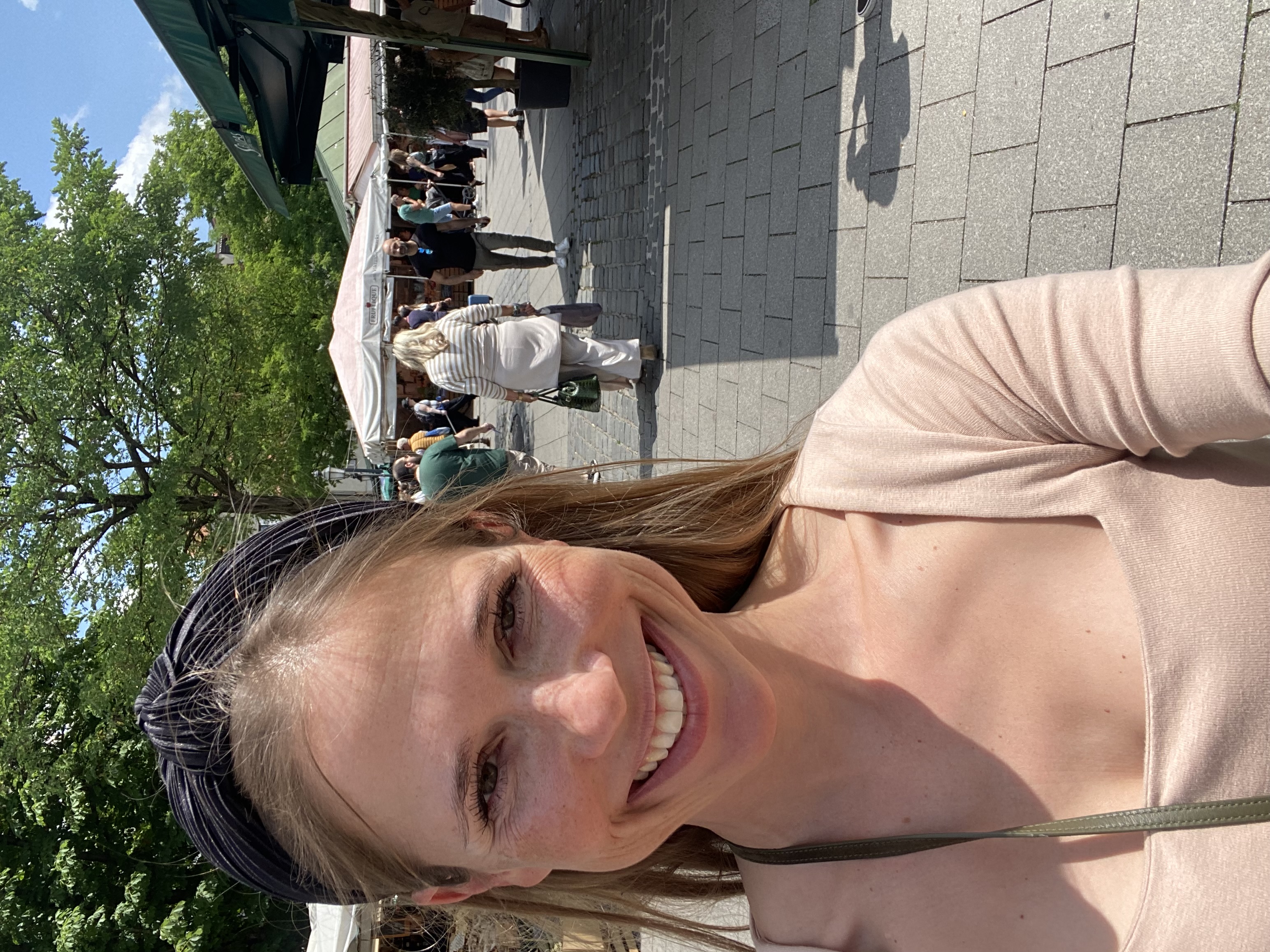Theresa Wenz, Porträt auf dem Viktualienmarkt